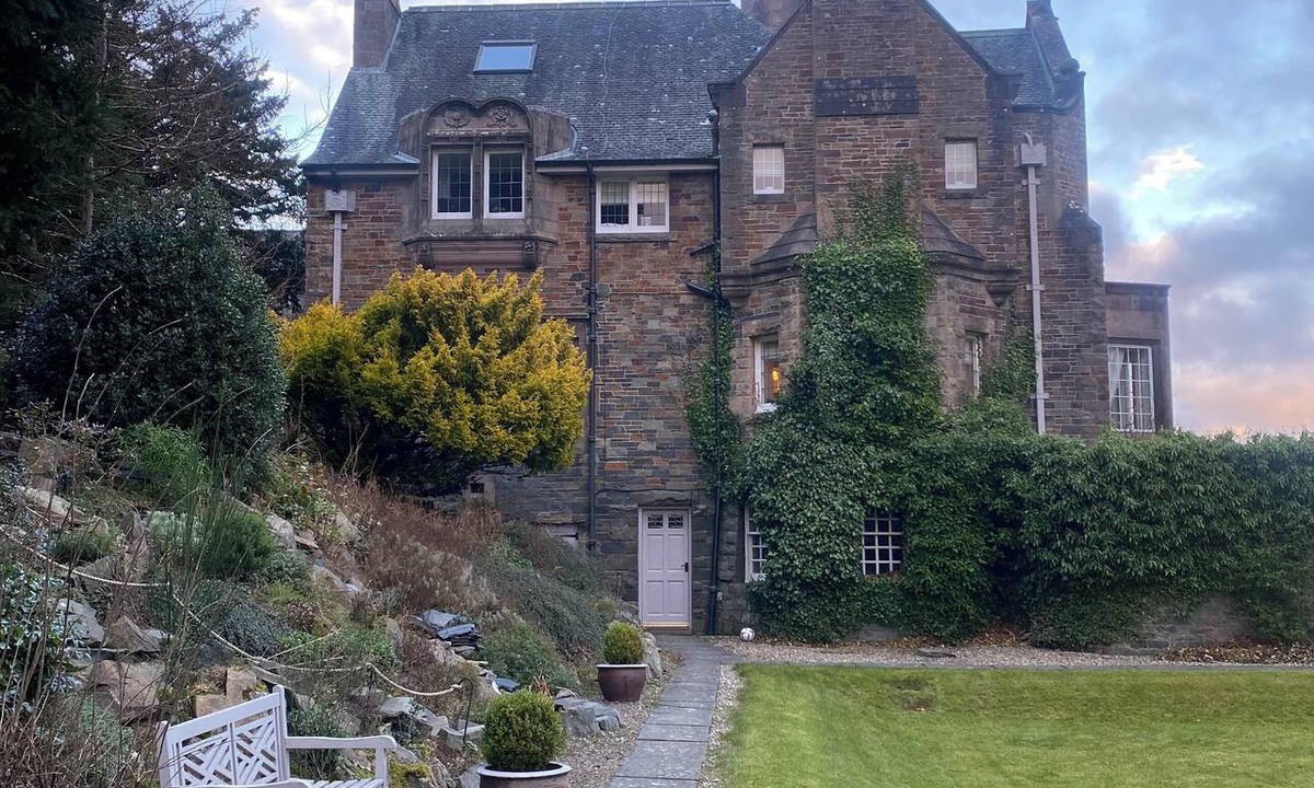 Walkerburn Bed & Breakfast | Windlestraw Guesthouse
