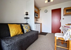 100m from ski slopes, 2nd floor, balcony, tv, ski locker, 21m², Chamrousse