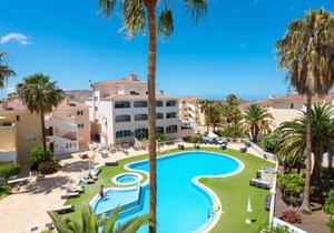 10E Country Club Accommodation POOL!