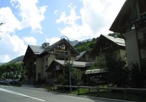 2-room apartment sleeps 4 3 * south facing