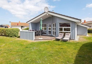 6 person holiday home in GROEMITZ