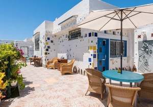 8. Regal Bed Accommodation Los Moxaicos, Pool