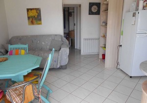 Air-Conditioned 3-Room Apartment with Terrace, Parking, Sleeps 6 - Le Grau-du-Roi