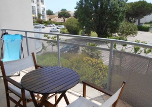 Air-Conditioned 3-Room Apartment with Terrace, Parking, Sleeps 6 - Le Grau-du-Roi