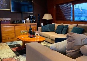 Amazing boat to sleep in Barcelona