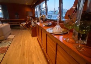 Amazing boat to sleep in Barcelona