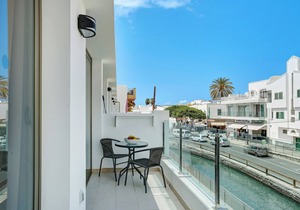Apartment Albamar 1D with Mountain View, Wi-Fi, A/C & Balcony