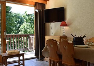 Appartement 3 pièces, piscine, skis aux pieds, centre de Méribel - FR-1-180-136