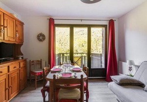 Appartement T3 Duplex 6 Pers. avec Cheminée et Balcon à Esquièze-Sère - FR-1-402-70
