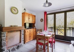 Appartement T3 Duplex 6 Pers. avec Cheminée et Balcon à Esquièze-Sère - FR-1-402-70