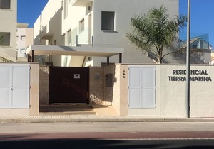 Bajo con jardín B1 - Three Bedroom Apartment, Sleeps 6
