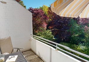 Beachfront 2-room vacation apartment for 4 people with balcony and private parking space