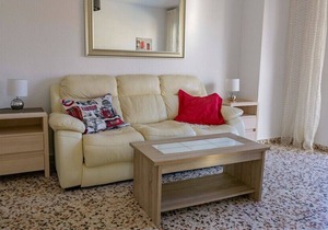 Beautiful 2 bed apartment in walking distance to the beach