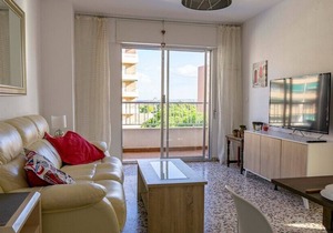 Beautiful 2 bed apartment in walking distance to the beach