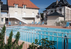 Beautiful apartment in local style on a small residence