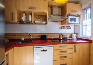 Beautiful & Bright Apartment for 4 People, Parking Optional