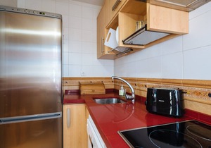 Beautiful & Bright Apartment for 4 People, Parking Optional