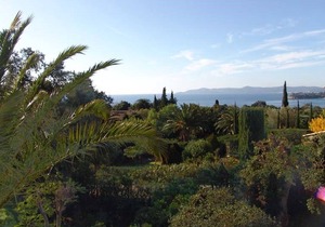 California-style villa 4 bedrooms, terrace with sea view, parking, pets allowed