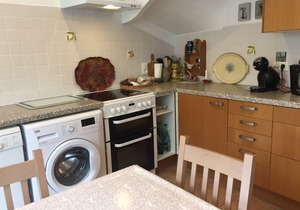 Charming 2 bed 2 bathroom house, secluded garden, sunny terrace, parking, wifi.