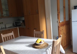 Charming 2 bed 2 bathroom house, secluded garden, sunny terrace, parking, wifi.