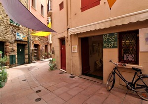 Charming Village Apartment in the Heart of Collioure, Steps from the Beach