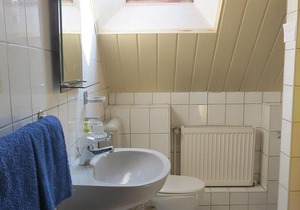 cheap apartment with good connections