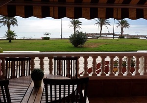 Cosy ground floor seafront apartment in Port Saplaya