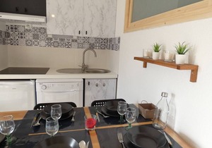 Cozy 2-Room Apartment for 6, Near Slopes, South-Facing Balcony, Parking, No Pets