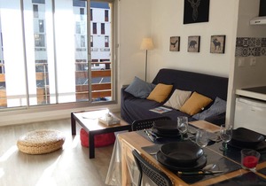 Cozy 2-Room Apartment for 6, Near Slopes, South-Facing Balcony, Parking, No Pets