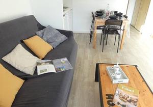 Cozy 2-Room Apartment for 6, Near Slopes, South-Facing Balcony, Parking, No Pets