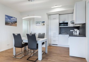 Exclusive apartment with loggia and two bathrooms, located directly on the park -