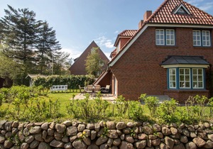 "Experience unforgettable days in the house by the lighthouse on the coast!"
