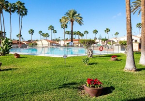 Homerez - Nice bungalow 1 km away from the beach for 4 ppl. with shared pool