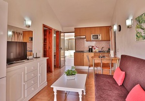 Homerez - Nice bungalow 1 km away from the beach for 4 ppl. with shared pool