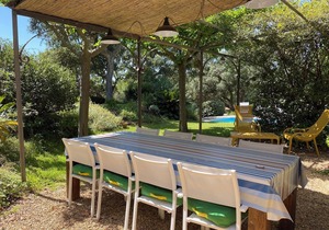 House for 7 with swimming pool in a green setting. Golf course 5 minutes away, beaches 15 minutes.