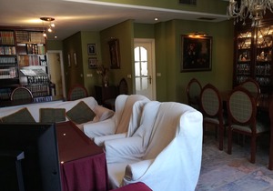 In Triana, spacious, bright and in a quiet area.