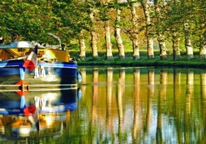 Lodging in an old wine cellar overlooking the Canal du Midi