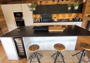 Luxury chalet with jacuzzi, sauna, parking and WIFI in Les Gets