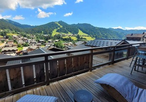 Luxury chalet with jacuzzi, sauna, parking and WIFI in Les Gets