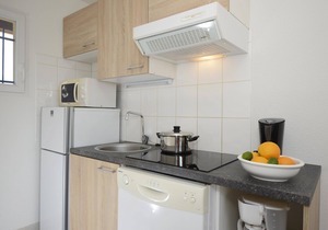 Maisonnette Avec Accès 2 Piscines