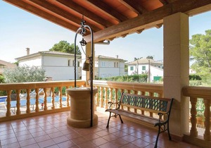 Manresa Villa Sleeps 8 Air Con WiFi