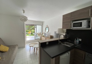 Modern studio 150 m from the sea with large terrace and garden