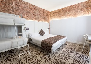 Petit Palace Lealtad Plaza