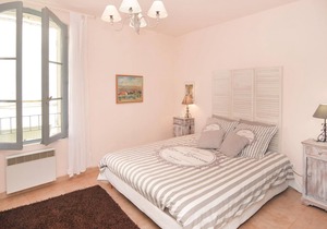 Pleasant apartment on the second floor, centrally located in Uzès.