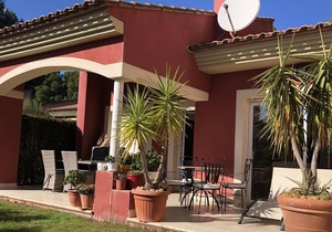 Single storey house of 115 m2 located in golf