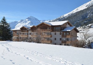 Spacious Apartment at the Foot of the Slopes with Terrace and Free WiFi