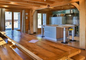 Spacious independent chalet, 18 people, 7 bedrooms, WiFi, near shops!