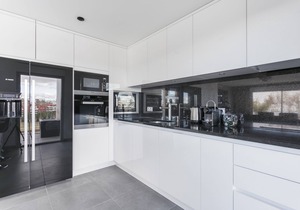 Spacious T4 with parking in the heart of Port Marianne