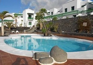 Spacous ground Floor 2 Bedroom Apartment With Views Of Town And Sea
