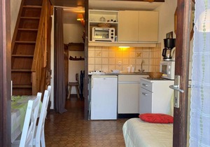 Studio Cabine Mezzanine à Saint Pierre la Mer - 4 Couchages, Piscine, Terrasse, Parking Privé - FR-1-229D-313